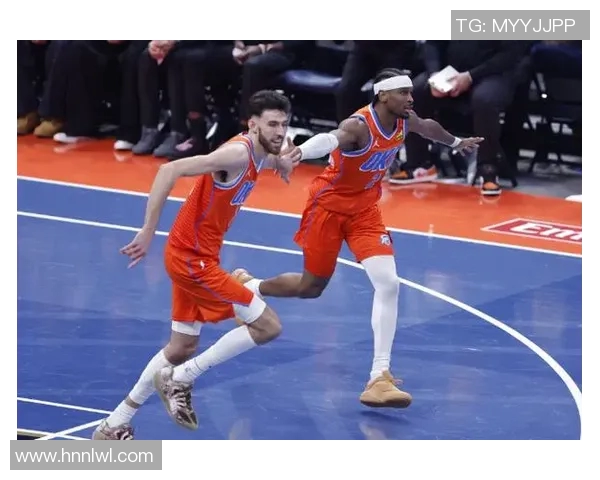 雷霆与马刺西部决赛第六场激战回顾球迷心中的经典对决