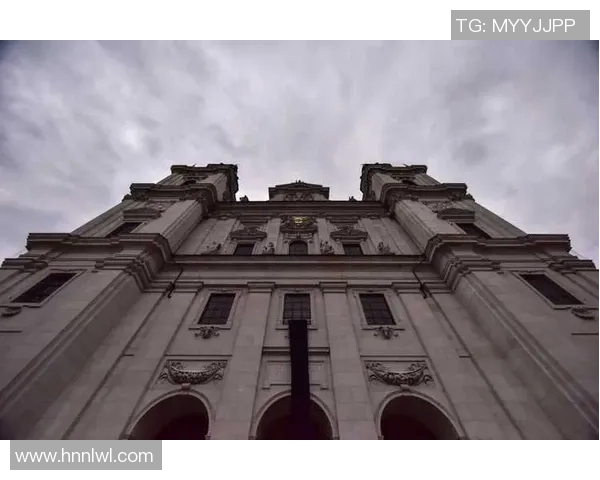 伊夫科维奇的传奇人生与足球哲学探讨：从球场到心灵的旅程