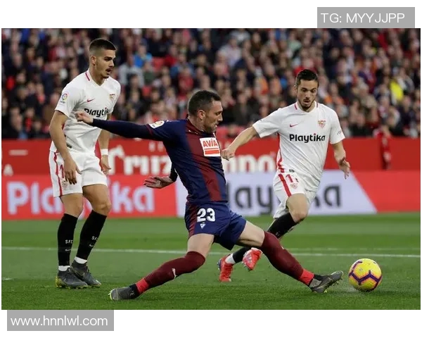 塞维利亚与希腊的足球对决展现激情与实力的较量